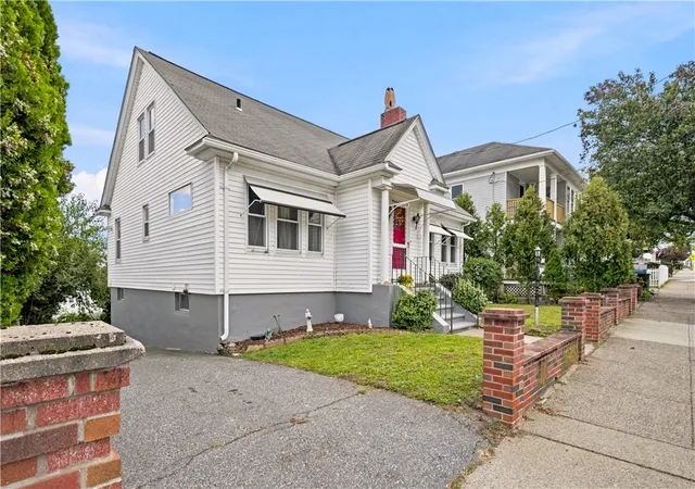 Photo 2 of Single family home for sale at 476 East Ave, Pawtucket, RI 02860 | MLS# 1425233 | Listing updated on 2026-10-20