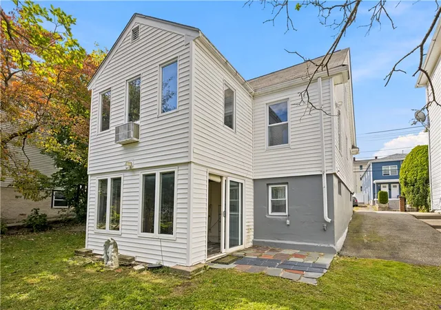 Photo 3 of Single family home for sale at 476 East Ave, Pawtucket, RI 02860 | MLS# 1425233 | Listing updated on 2026-10-20