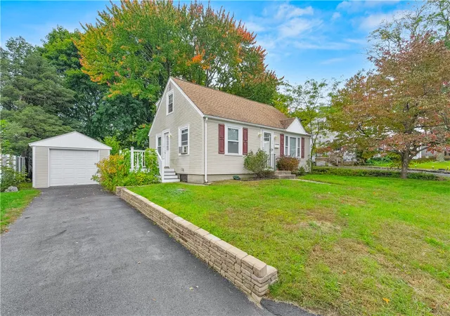 Photo 3 of Single family home for sale at 46 Hatherly St, North Providence, RI 02911 | MLS# 1424738 | Listing updated on 2026-10-19