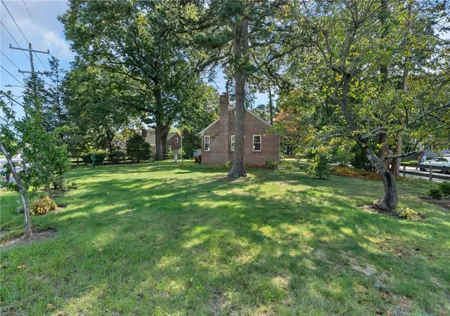 Photo 4 of Single family home for sale at 2200 W Shore Rd, Warwick, RI 02889 | MLS# 1425172 | Listing updated on 2026-10-18