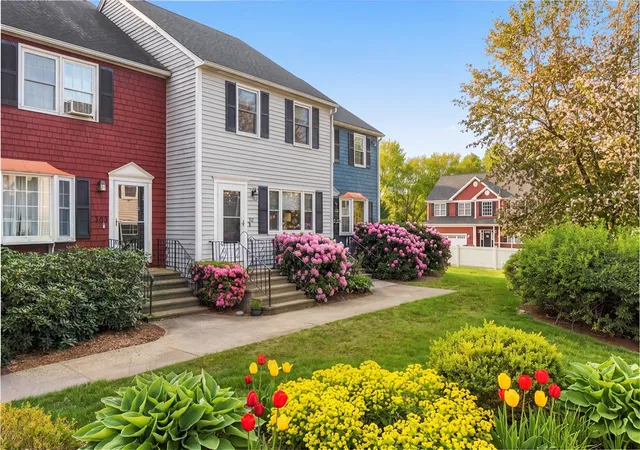 Photo 3 of Sale Pending at 1175 Diamond Hl Rd #302, Woonsocket, RI 02895 | MLS# 1425328 | Listing updated on 2026-10-28