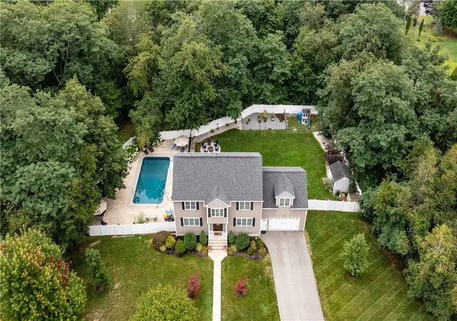 Photo 3 of Single family home for sale at 8 Winterberry Rd, Lincoln, RI 02865 | MLS# 1425362 | Listing updated on 2026-10-16