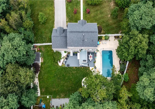Photo 4 of Single family home for sale at 8 Winterberry Rd, Lincoln, RI 02865 | MLS# 1425362 | Listing updated on 2026-10-16