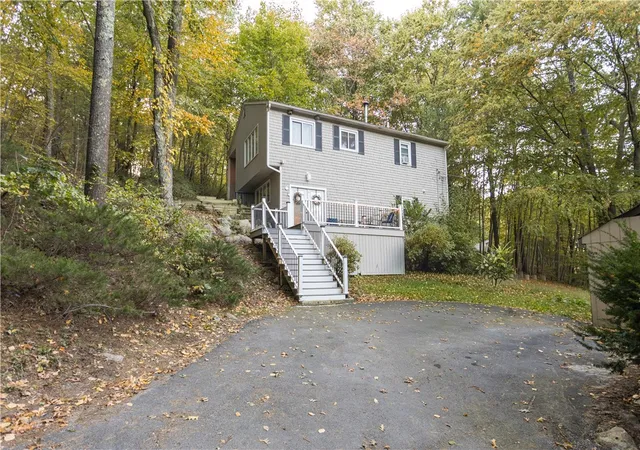 Single family home for sale at 986 Knotty Oak Rd, Coventry, RI 02816 | MLS# 1422830