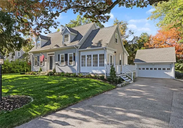 Photo 2 of Single family home for sale at 40 Grandview Ave, Lincoln, RI 02865 | MLS# 1424372 | Listing updated on 2026-10-21
