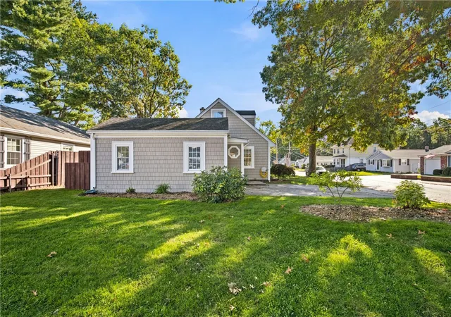 Photo 4 of Single family home for sale at 100 Eaton St, Pawtucket, RI 02861 | MLS# 1425210 | Listing updated on 2026-10-17