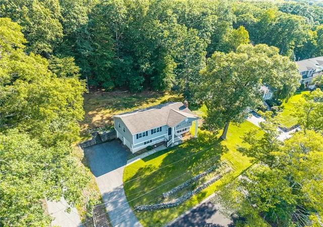Photo 3 of Single family home for sale at 145 Grandview Ave, Lincoln, RI 02865 | MLS# 1425499 | Listing updated on 2026-10-19