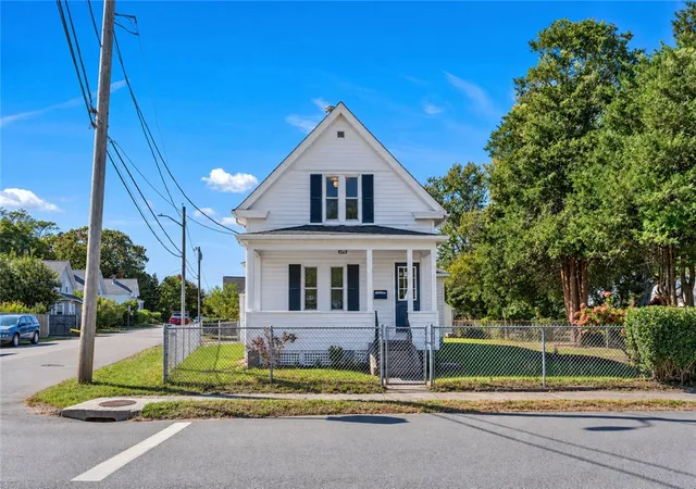 Photo 1 of Single family home for sale at 30 Read St, Riverside, RI 02915 | MLS# 1425397 | Listing updated on 2026-10-22