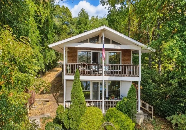 Photo 3 of Single family home for sale at 39 Thurston Dr, Hope Valley, RI 02832 | MLS# 1425285 | Listing updated on 2026-10-19