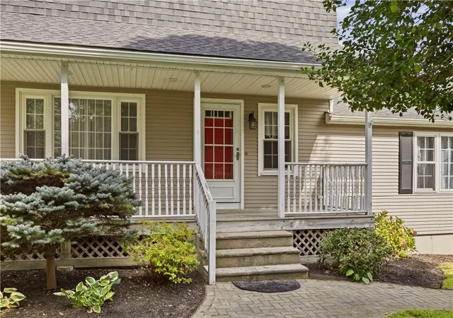 Photo 1 of Single family home for sale at 21 King Rd, Tiverton, RI 02878 | MLS# 1425583 | Listing updated on 2026-10-19