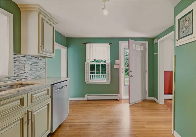 Photo 2 of Single family home for sale at 21 King Rd, Tiverton, RI 02878 | MLS# 1425583 | Listing updated on 2026-10-19