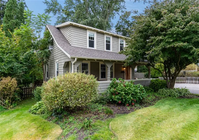 Photo 2 of Single family home for sale at 30 Ledge Rd, East Greenwich, RI 02818 | MLS# 1426109 | Listing updated on 2026-10-22