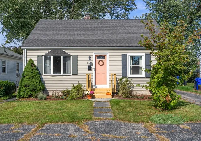 Photo 2 of Single family home for sale at 384 Vine St, Pawtucket, RI 02861 | MLS# 1425756 | Listing updated on 2026-10-20