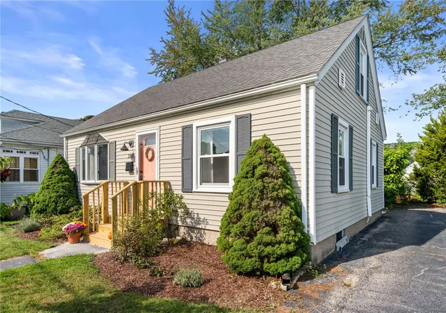 Photo 2 of Single family home for sale at 384 Vine St, Pawtucket, RI 02861 | MLS# 1425756 | Listing updated on 2026-10-20