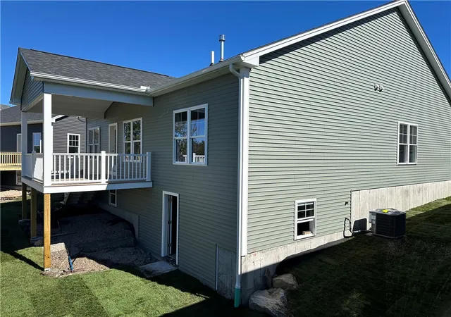 Photo 2 of Sale Pending at 7 Wyndham Way, North Kingstown, RI 02852 | MLS# 1425501 | Listing updated on 2026-10-16