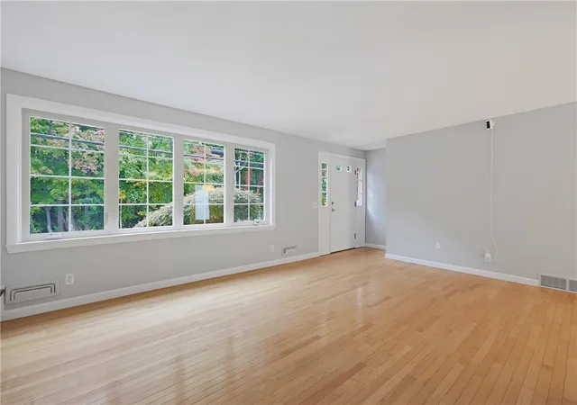 Photo 4 of Single family home for sale at 161 Rounds Ave, Riverside, RI 02915 | MLS# 1426015 | Listing updated on 2026-10-21