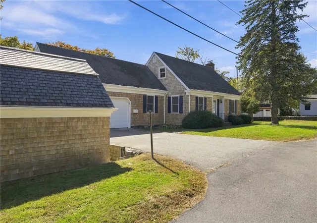 Photo 2 of Single family home for sale at 32 Bliss Mine Rd, Middletown, RI 02842 | MLS# 1426079 | Listing updated on 2026-10-18