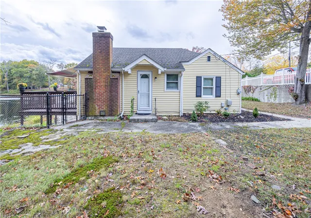 Single family home for sale at 10 Totem Pole Trl, Smithfield, RI 02917 | MLS# 1426312