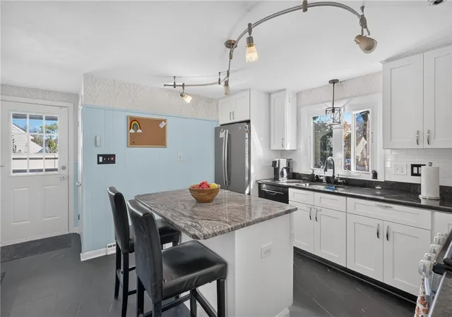 Photo 3 of Single family home for sale at 10 Doran Dr, Pawtucket, RI 02861 | MLS# 1426334 | Listing updated on 2026-10-22