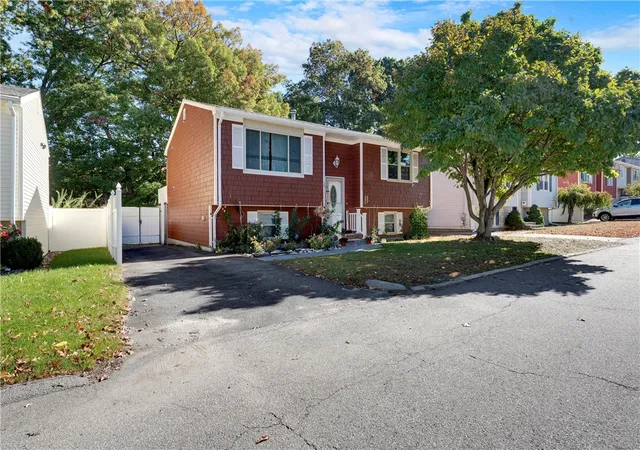 Photo 2 of Single family home for sale at 62 Legion Dr, Pawtucket, RI 02860 | MLS# 1425321 | Listing updated on 2026-10-21