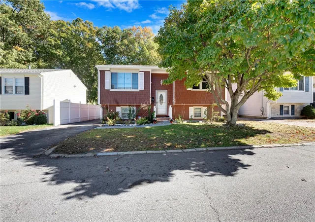 Photo 2 of Single family home for sale at 62 Legion Dr, Pawtucket, RI 02860 | MLS# 1425321 | Listing updated on 2026-10-21