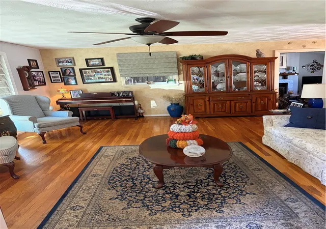 Photo 1 of Single family home for sale at 3 Oak St, Johnston, RI 02919 | MLS# 1425861 | Listing updated on 2026-10-20