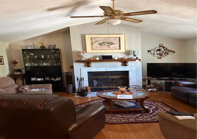 Photo 2 of Single family home for sale at 3 Oak St, Johnston, RI 02919 | MLS# 1425861 | Listing updated on 2026-10-20