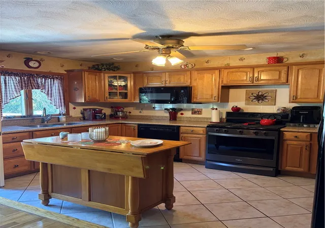 Photo 3 of Single family home for sale at 3 Oak St, Johnston, RI 02919 | MLS# 1425861 | Listing updated on 2026-10-20