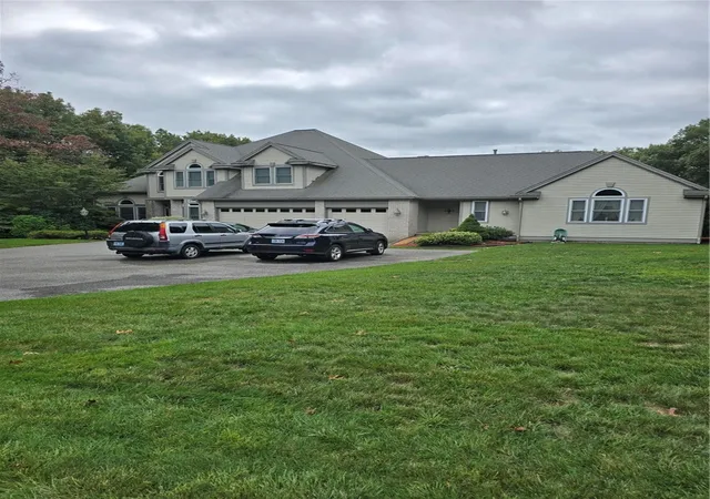 Photo 2 of Single family home for sale at 4 Jason's Grant Dr, Cumberland, RI 02864 | MLS# 1426407 | Listing updated on 2026-10-20