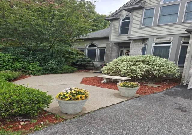 Photo 3 of Single family home for sale at 4 Jason's Grant Dr, Cumberland, RI 02864 | MLS# 1426407 | Listing updated on 2026-10-20