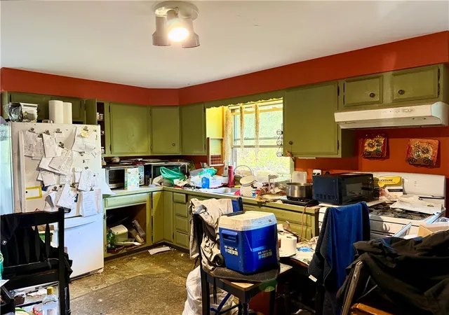Photo 3 of Single family home for sale at 252 Juniper Rd, Wakefield, RI 02879 | MLS# 1425296 | Listing updated on 2026-10-21