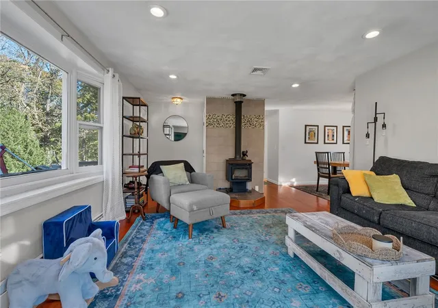 Photo 4 of Single family home for sale at 604 Boyds Ln, Portsmouth, RI 02871 | MLS# 1426463 | Listing updated on 2026-10-22