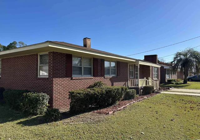 Photo 3 of Single family home for sale at 1411 E Harrison St, Dillon, SC 29536 | MLS# 2527472 | Listing updated on 2026-09-08