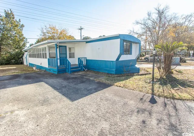 Photo 3 of Manufactured home for sale at 3 Burr Cir, Murrells Inlet, SC 29576 | MLS# 2529541 | Listing updated on 2026-09-03