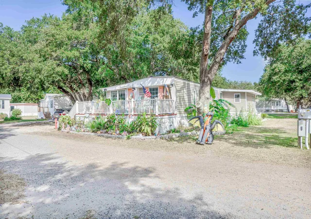 Photo 4 of Manufactured home for sale at 320 Clam Shell Cir, Murrells Inlet, SC 29576 | MLS# 2605205 | Listing updated on 2026-09-08