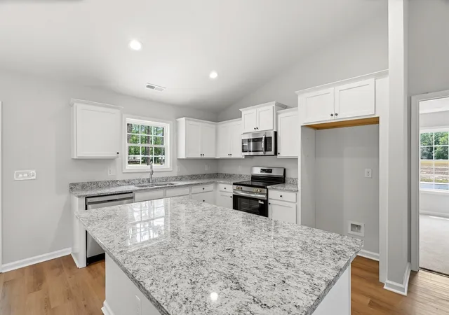 Photo 4 of Single family home for sale at 14 Bennington Ct, Georgetown, SC 29440 | MLS# 2605863 | Listing updated on 2026-09-26