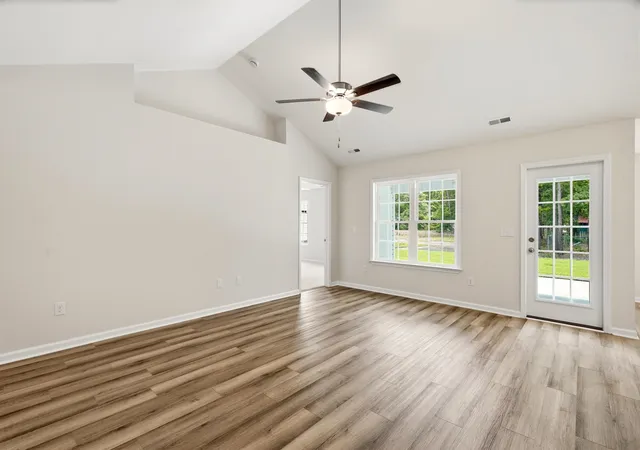 Photo 3 of Sale Pending at 34 Bennington Ct, Georgetown, SC 29440 | MLS# 2605865 | Listing updated on 2026-09-12