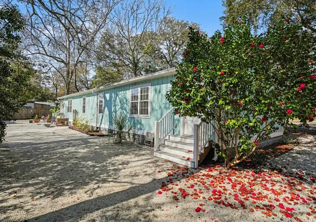Photo 2 of Single family home for sale at 419 Pine Dr N, Surfside Beach, SC 29575 | MLS# 2605991 | Listing updated on 2026-09-06
