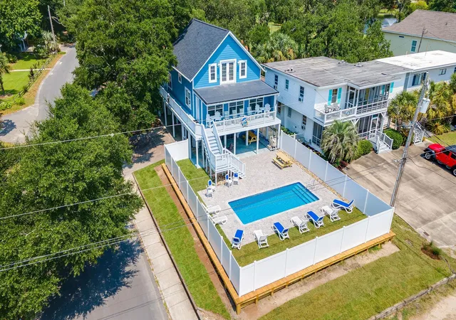 Photo 2 of Single family home for sale at 304 2nd Avenue S, North Myrtle Beach, SC 29582 | MLS# 2607066 | Listing updated on 2026-09-29
