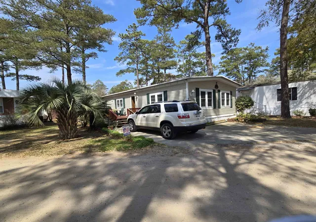 Photo 3 of Manufactured home for sale at 420 Delton Dr, Murrells Inlet, SC 29576 | MLS# 2607302 | Listing updated on 2026-09-08