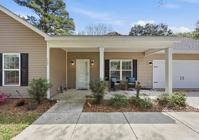 Photo 3 of Single family home for sale at 1700 Wren St, Georgetown, SC 29440 | MLS# 2607823 | Listing updated on 2026-09-16