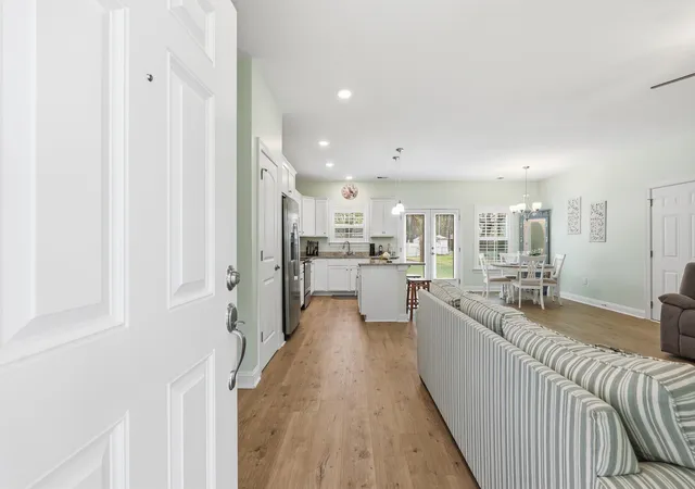 Photo 3 of Single family home for sale at 1700 Wren St, Georgetown, SC 29440 | MLS# 2607823 | Listing updated on 2026-09-16