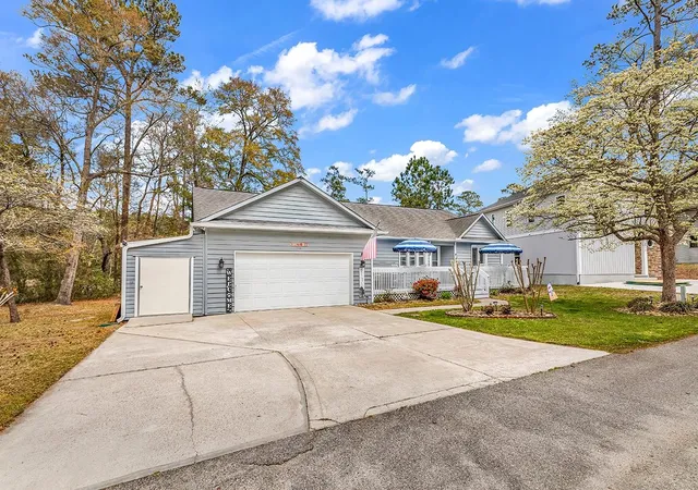 Photo 3 of Single family home for sale at 2214 Dykman Cir, Little River, SC 29566 | MLS# 2607900 | Listing updated on 2026-09-08