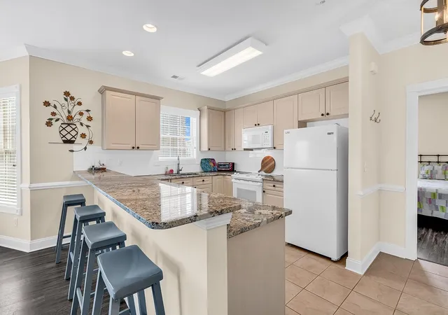 Listing Photo 4 - Condo for sale in building located at 4879 Luster Leaf Cir, Myrtle Beach, SC 29577 - Unit #305
