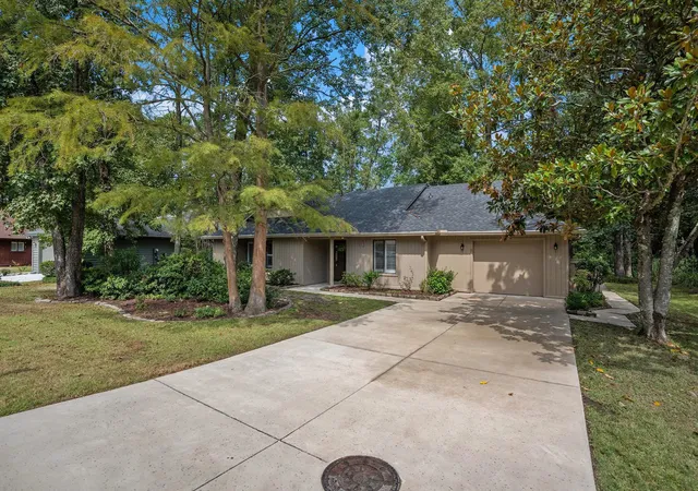 Photo 2 of Sale Pending at 115 Hickory Dr, Conway, SC 29526 | MLS# 2608390 | Listing updated on 2026-09-25
