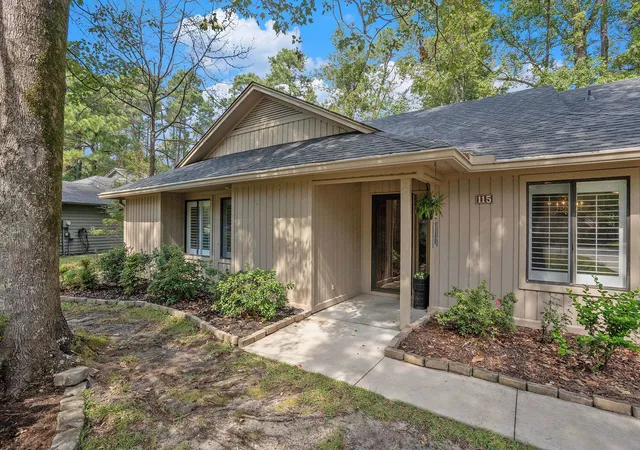 Photo 3 of Sale Pending at 115 Hickory Dr, Conway, SC 29526 | MLS# 2608390 | Listing updated on 2026-09-25