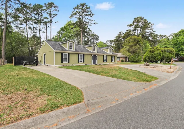 Photo 3 of Sale Pending at 129 Brookgate Dr, Myrtle Beach, SC 29579 | MLS# 2608903 | Listing updated on 2026-09-17