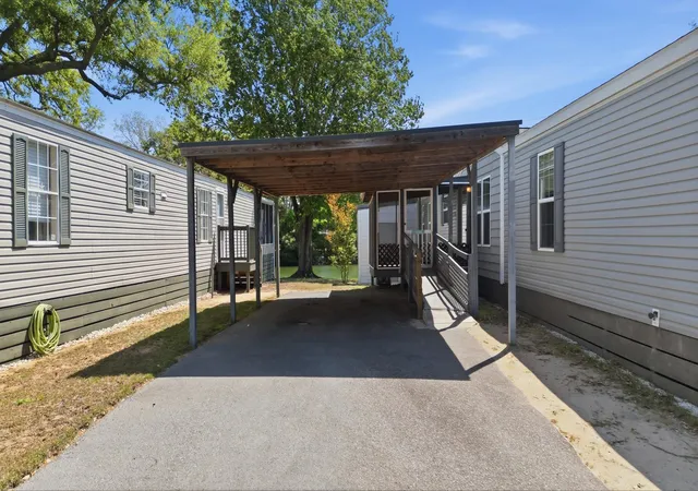 Photo 4 of Manufactured home for sale at 87 Beacon Ct, Murrells Inlet, SC 29576 | MLS# 2610229 | Listing updated on 2026-09-03