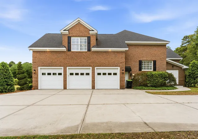 Photo 3 of Single family home for sale at 3013 Holly Berry Ct, Myrtle Beach, SC 29579 | MLS# 2611432 | Listing updated on 2026-09-10