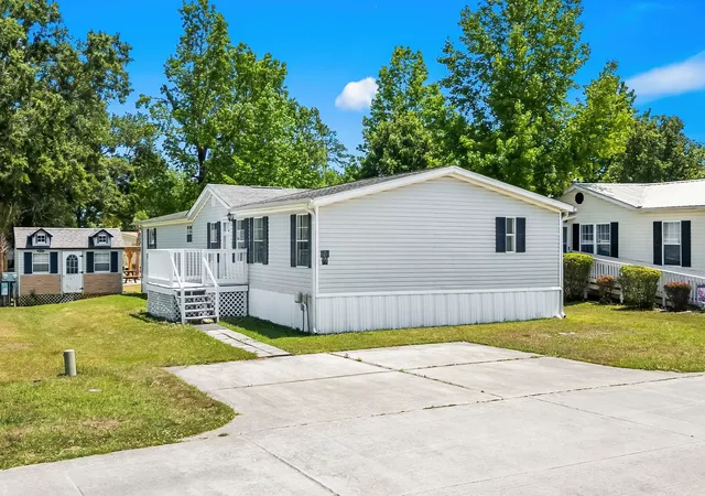 Photo 2 of Manufactured home for sale at 500 Folly Ests Dr, Myrtle Beach, SC 29588 | MLS# 2611697 | Listing updated on 2026-09-10